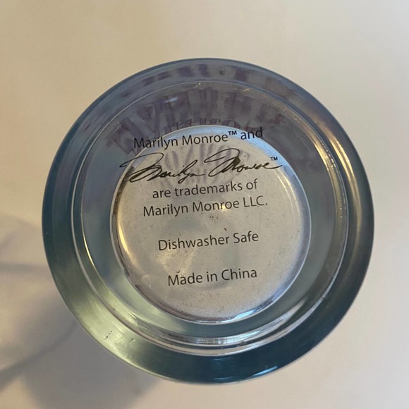 Marilyn Monroe Glasses 2 High Ball 6" - Picture 5 of 5